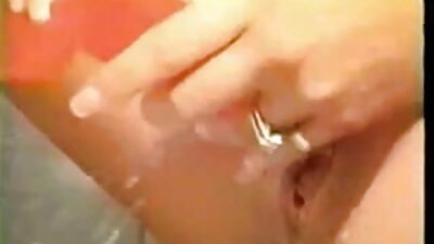Фільм орального сексу брюнетки, записаний на iphone порно відео мама з сином