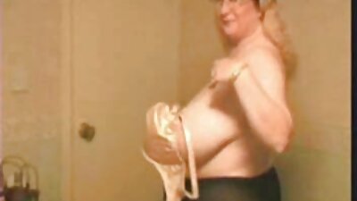 Любительська блондинка гола пара дружина дає оральний перед порно мамі сексом на столі